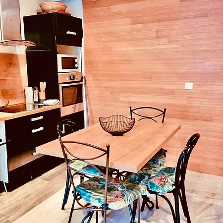 Maison De Village Confortable